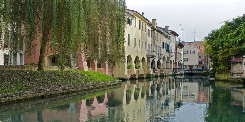 Traslocare vicino al canale Buranelli a Treviso.